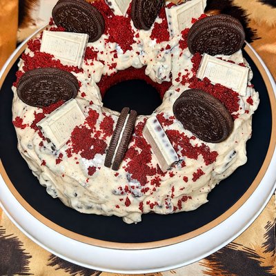 Premium Red Velvet Budnt Cake (Feeds 12-16)