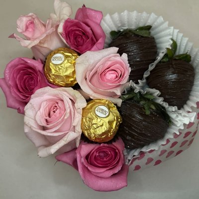 Flowers & Strawberries Gift Box