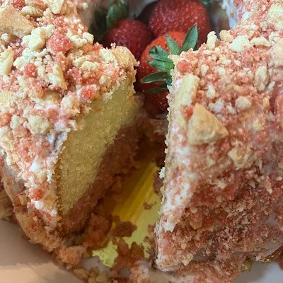 Lemon 🍋 And Strawberry Crunch Cake 