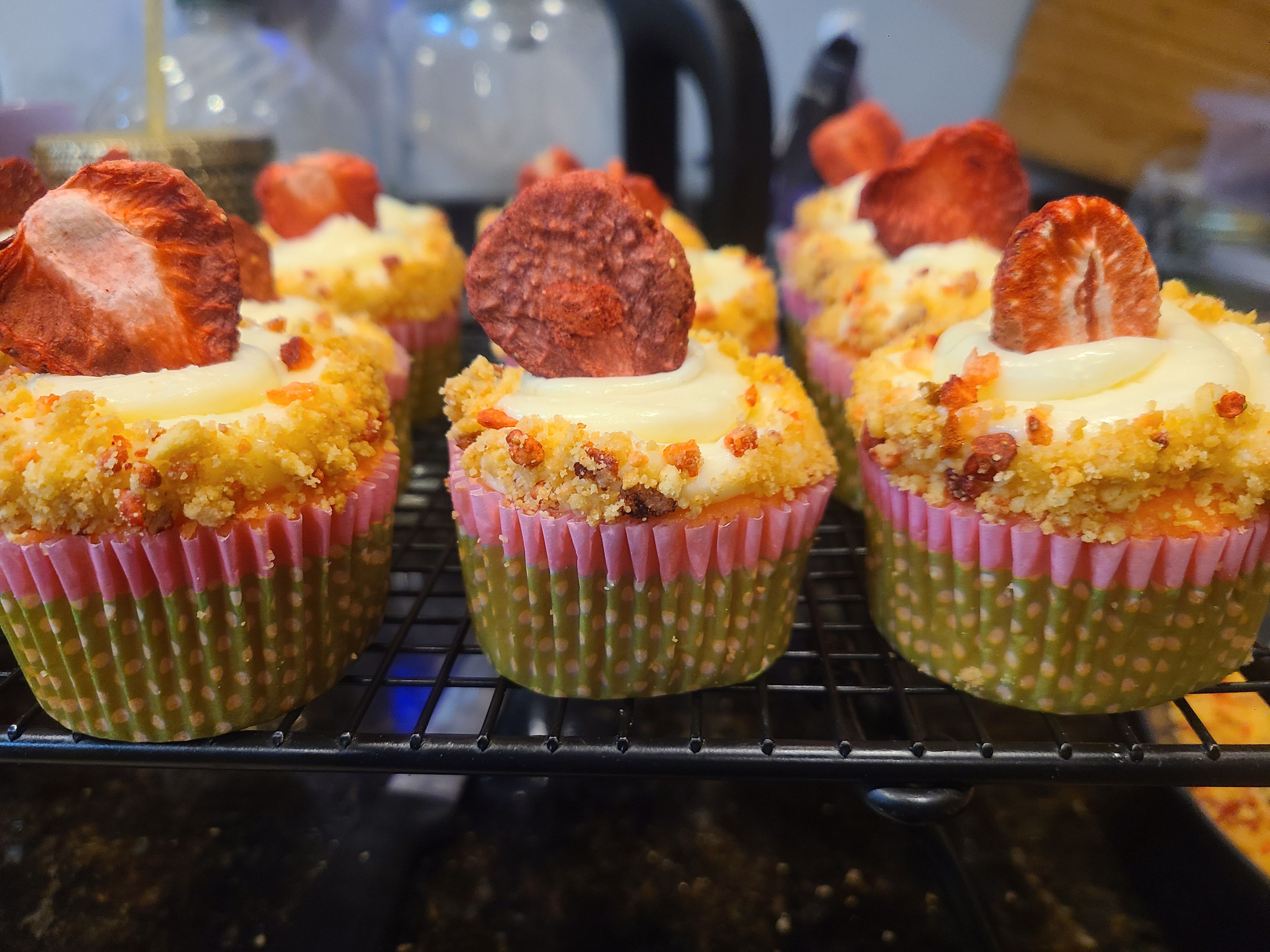 Strawberry Crunch Cupcakes 