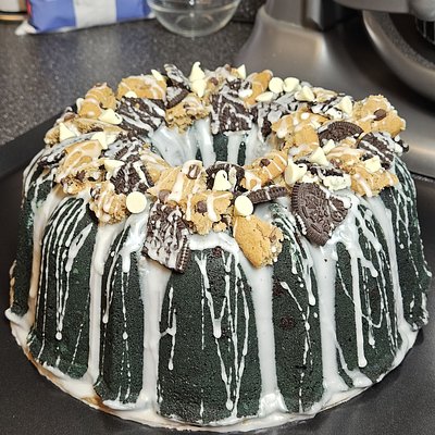 Cookie Monster Poundcake (Whole)