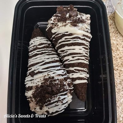 Oreo Stuffed Waffle Cones 