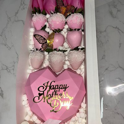 Breakable heart arrangement 