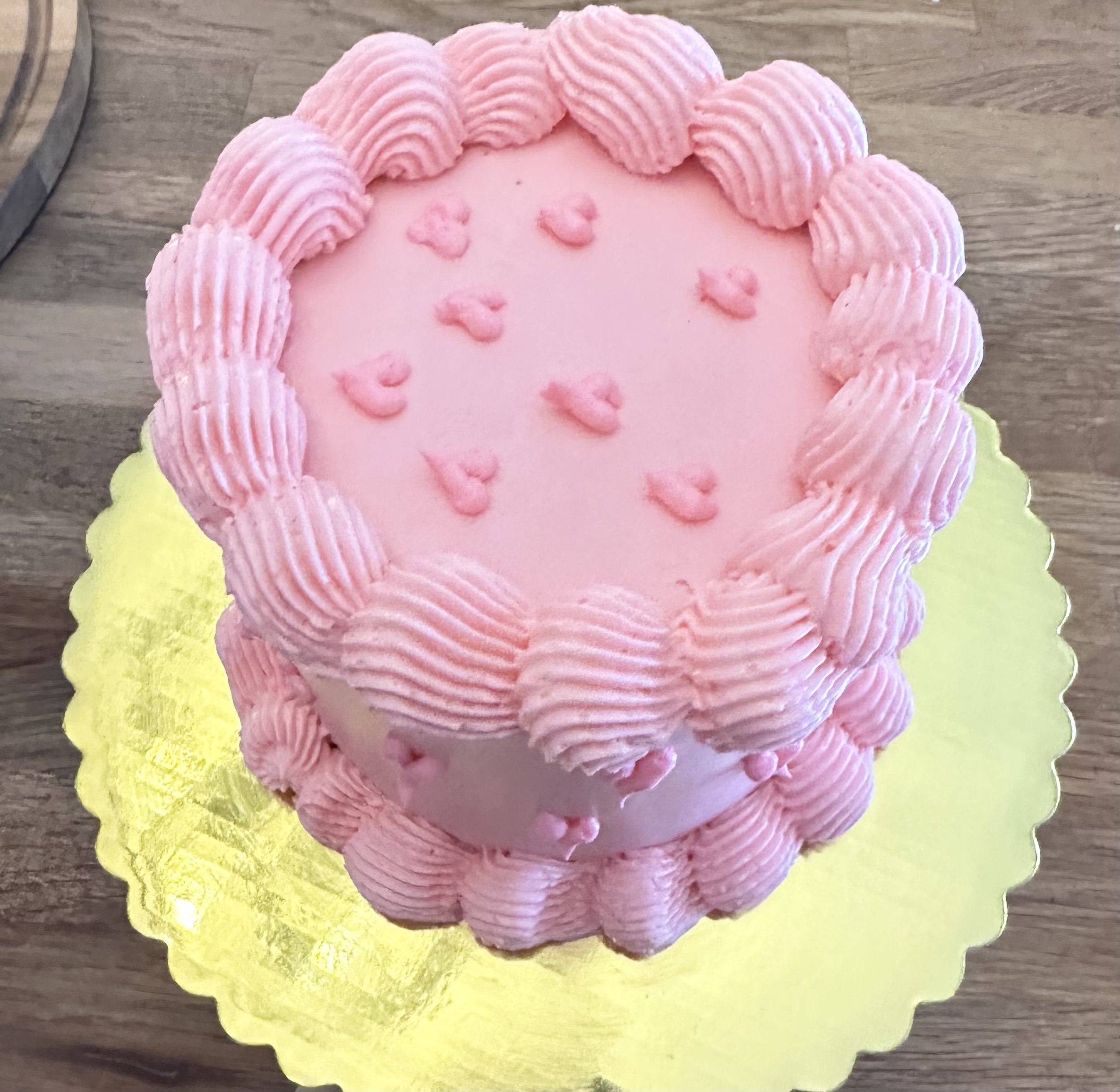 4”  Round 2 Layer Cake Serves 4-6 People