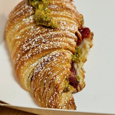 [Copy] Pistachio Raspberry Croissant 