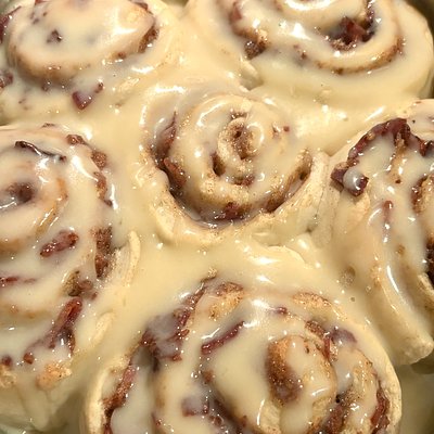 Maple Bacon Cinnamon Buns 🍁🥓