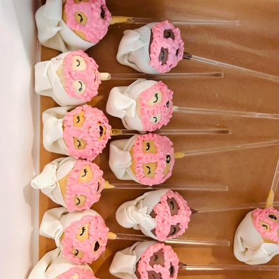 Customized Cake Pops 