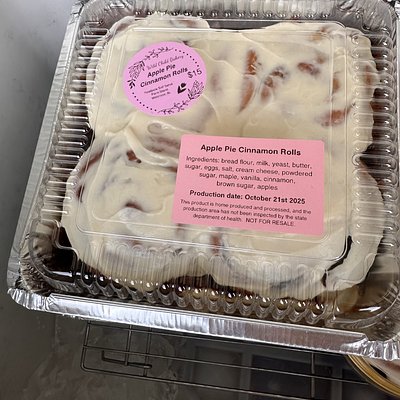 Apple Pie Cinnamon Rolls (4-pack)