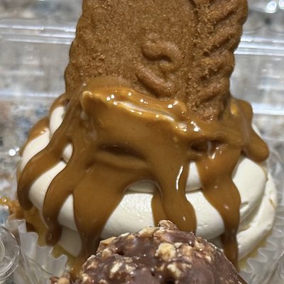 Cookie Butter Cupcakes (6 Count )