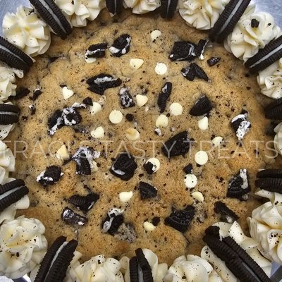 10" Cookies & Cream Cookie Cake 