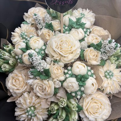 Custom Wedding cupcakes 