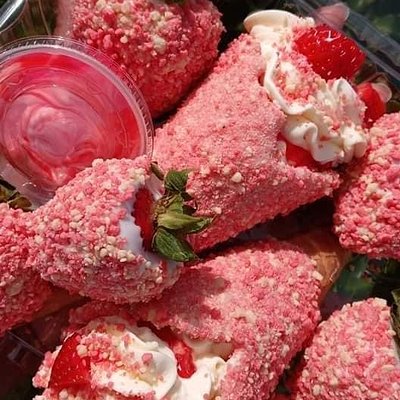 Strawberry Shortcake Stuffed Cones & Strawberries