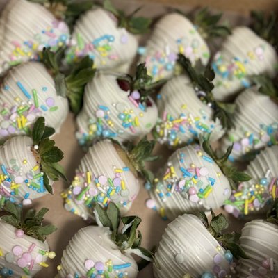 12 Chocolate Covered Strawberries 