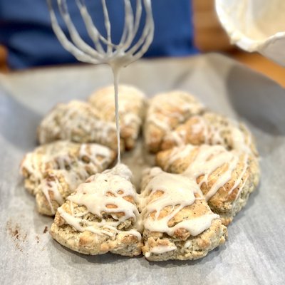 Lemon Poppy Seed Sourdough Scones w/ Vanilla Bean Glaze (5-Pack) 柠檬罂粟籽酸种司康香草豆糖霜