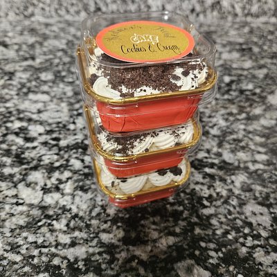 Cookies and Cream Mini Cakes