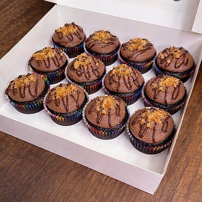 12 Cupcakes 