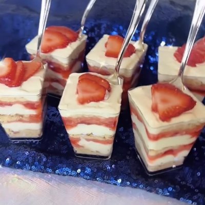 Strawberry Or Banana Shooters 