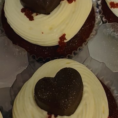 12 Red Velvet Cheesecake Dream Cupcakes (Pack of Six)