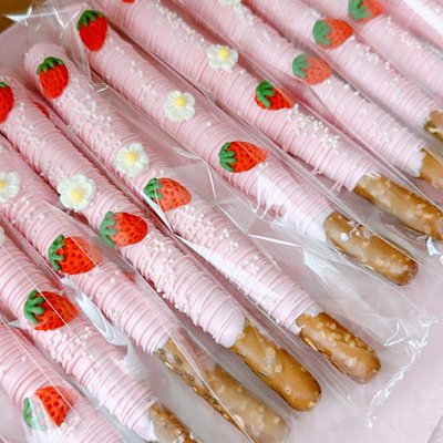 Chocolate Covered Pretzel Rods (Custom)