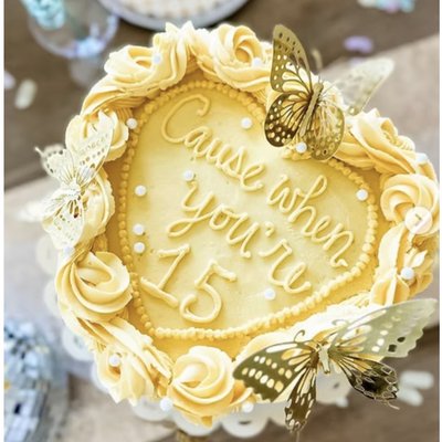 8” Vintage Heart Cake