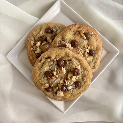 Salted Walnut Chocolate Chip Cookie 3” (1/2 Dozen)