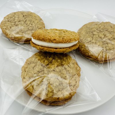4 Oatmeal Creme Pies