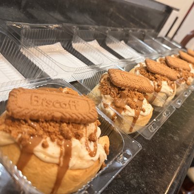 1/2 Dozen Biscoff Cinnamon Rolls