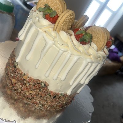 6 Inch Strawberry Krunch Kake 