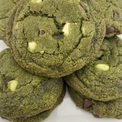 Matcha White / Semi-Seeet Chocolate Chip 1 Dz