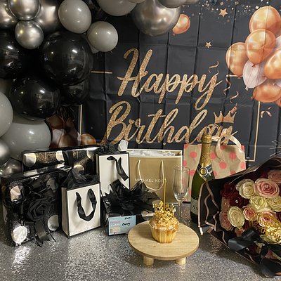 Balloons & Backdrops 