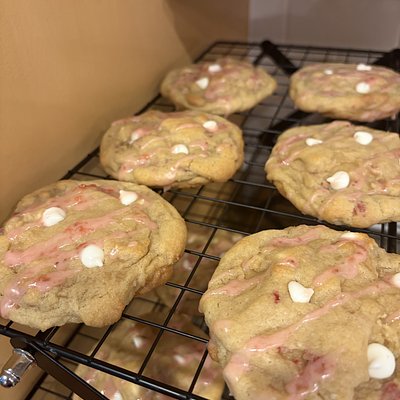 Strawberries & Cream Cookies - 3pack