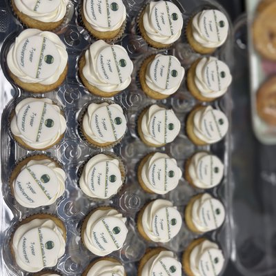 Mini Cupcakes (Dozen) No Fondant 
