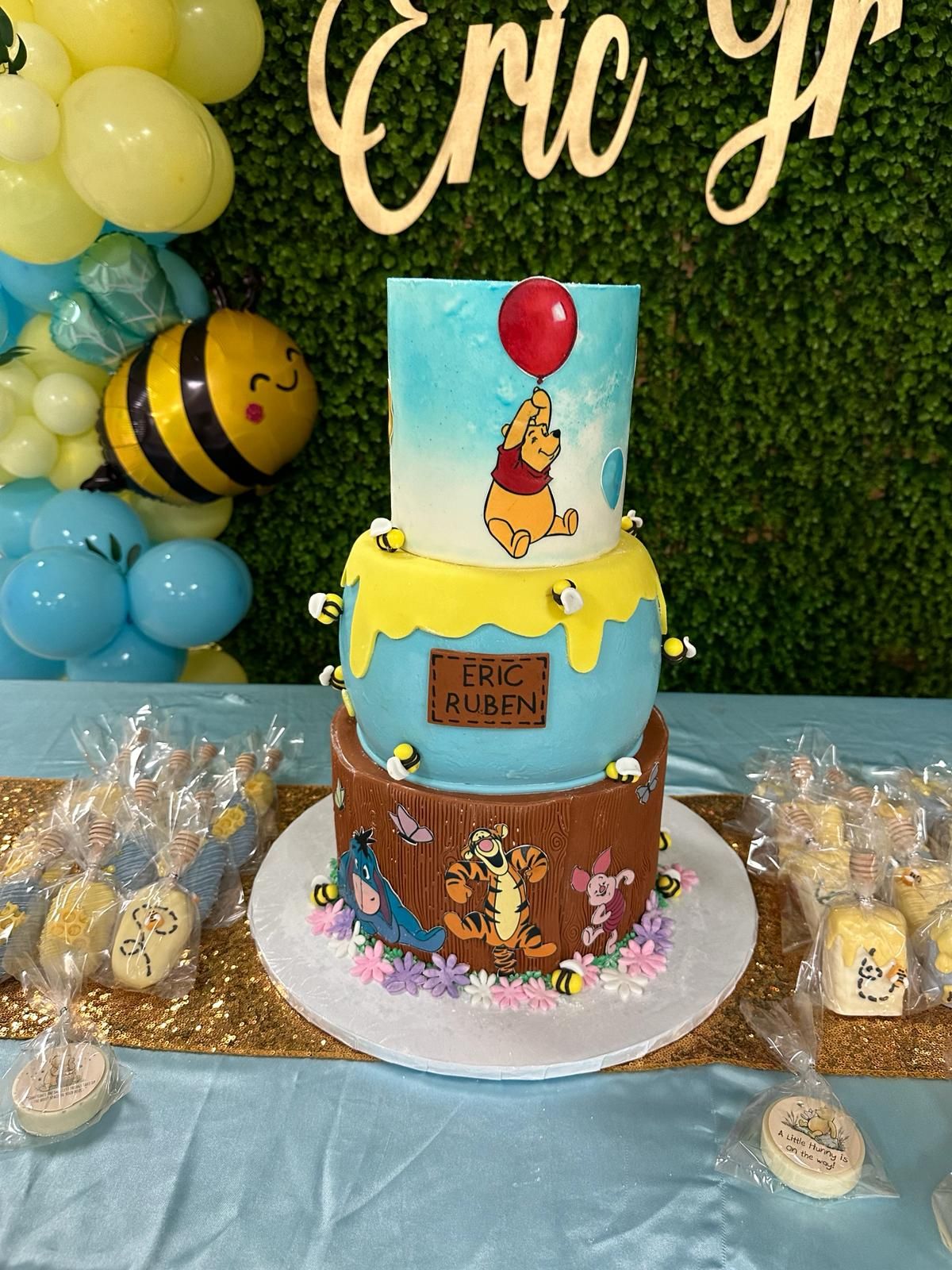 3 Tiered Cake ( 100 Servings ) 