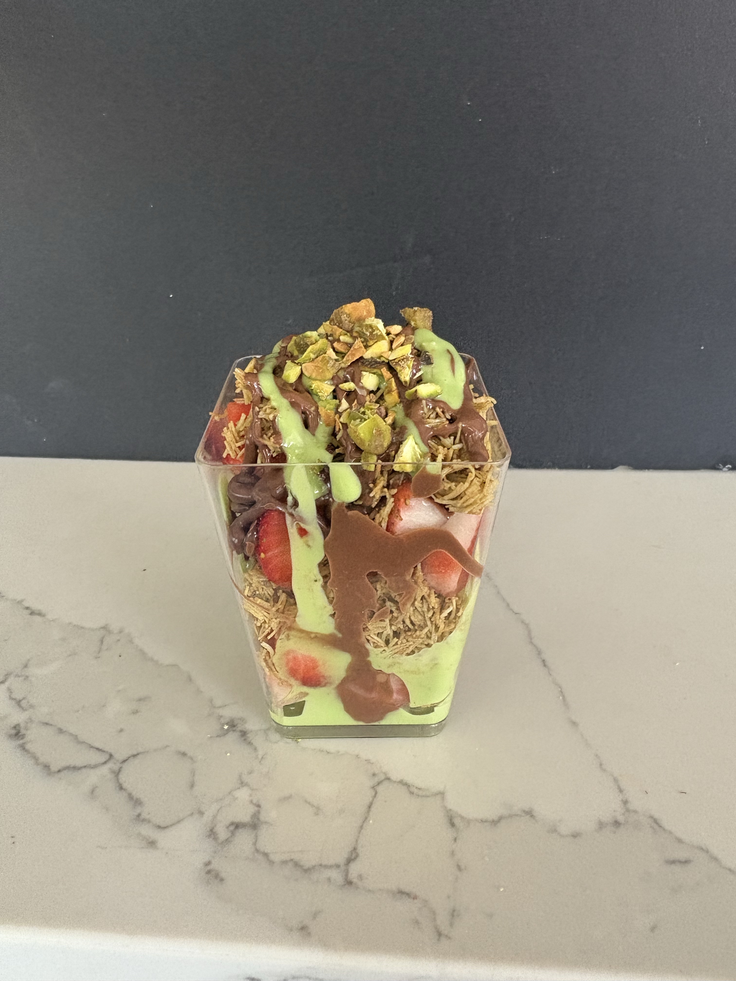 Strawberry Dubai Chocolate Cups(5oz)