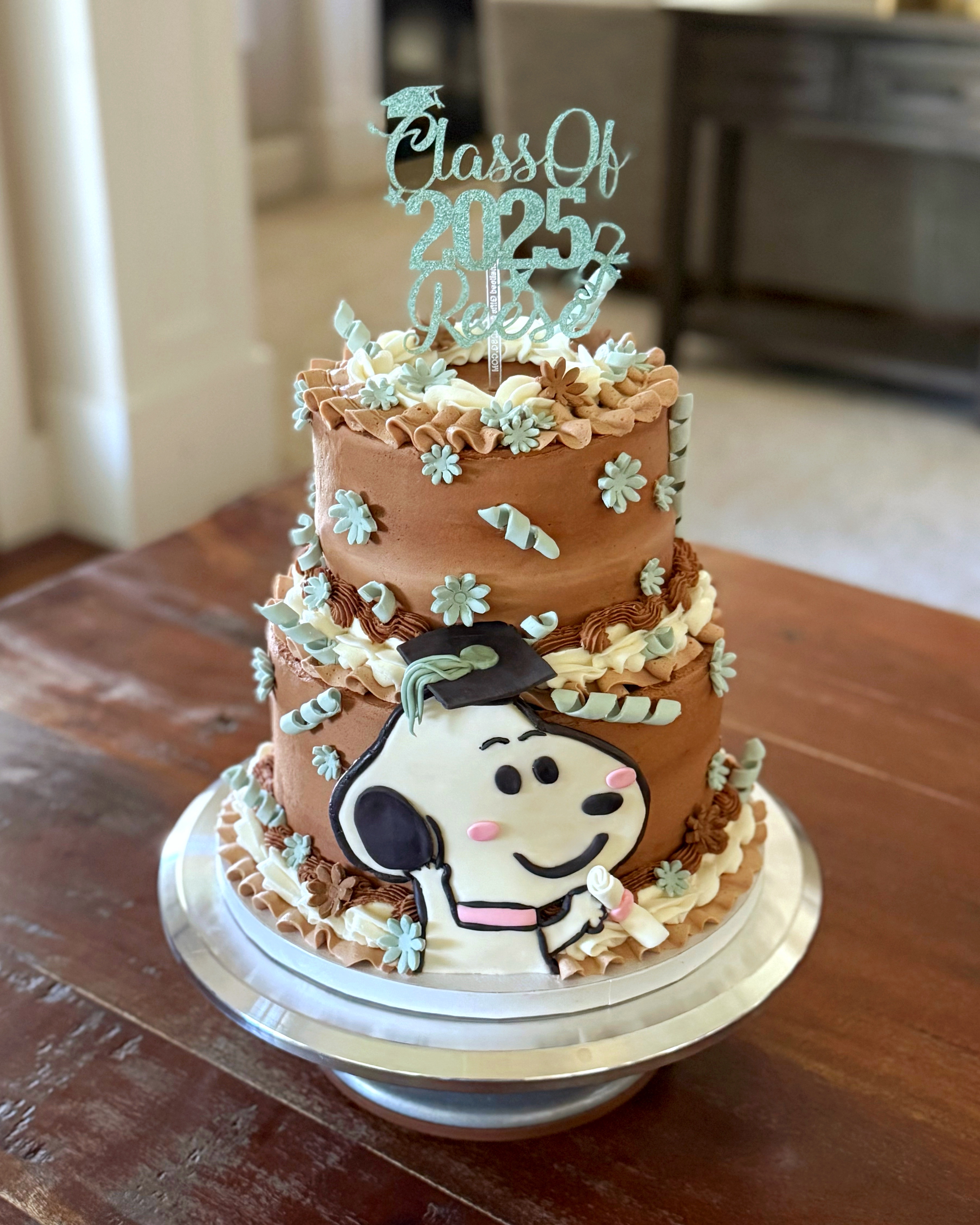 2 Tier Cake (6” Cake + 8” Cake) Serves up to 34