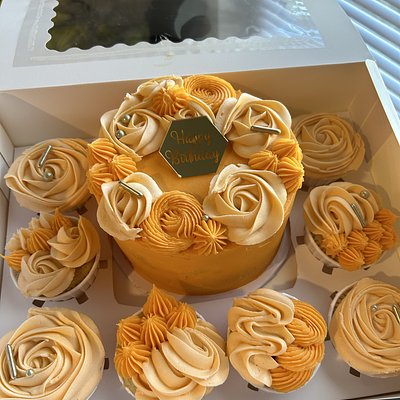 Mini Cake/Cupcakes Gift Box 