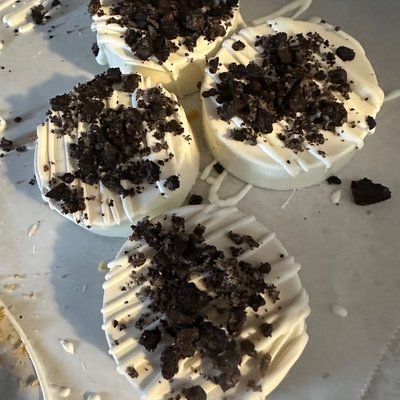 Thin Mint Cake Pucks - White Chocolate 