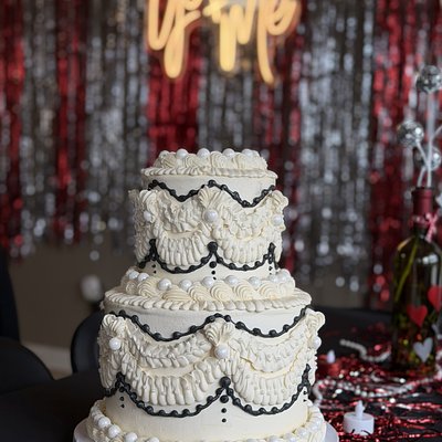 Two-tiered cakes 