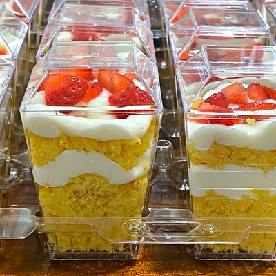 Lemon Cake Parfait With Topping