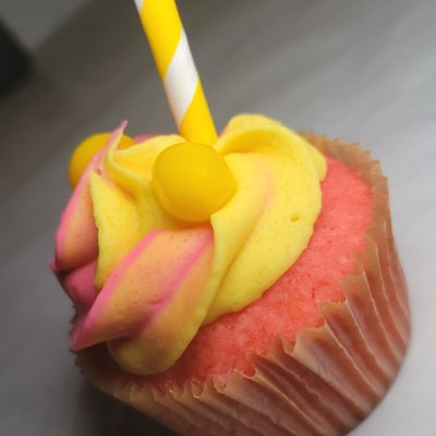 Strawberry Lemonade Cupcake