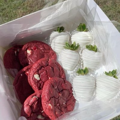 Cookies & Strawberries Box