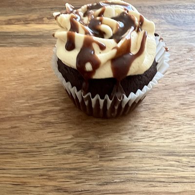 Signature Cupcake: Chocolate Peanut Butter 