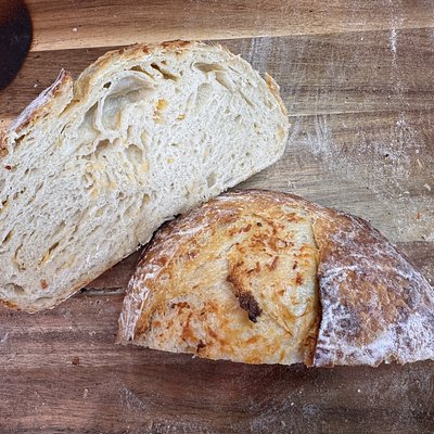 🧀 Sourdough Cheddar & Garlic Loaf