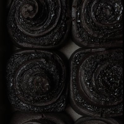 Midnight Oreo Cinnamon Roll 🖤🤍