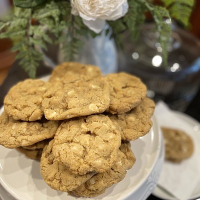 6-Pack White Chocolate Chip Macadamia Nut Cookies