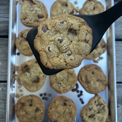 (6) Chocolate Chip Toffee Cookies