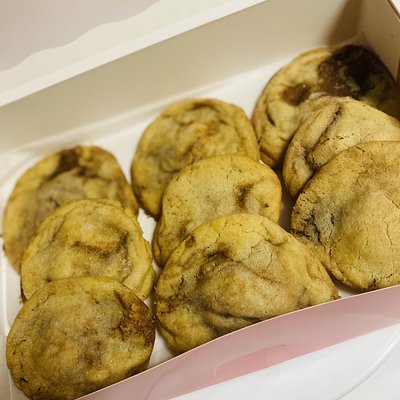 6 Cinnamon Roll Cheesecake Cookies 2 oz