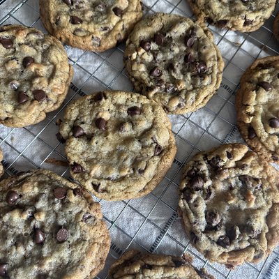 CLASSIC Chocolate Chip cookies