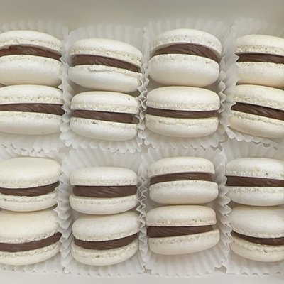 Macarons-dozen 