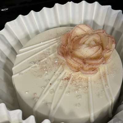 White Wedding Cake Puck 